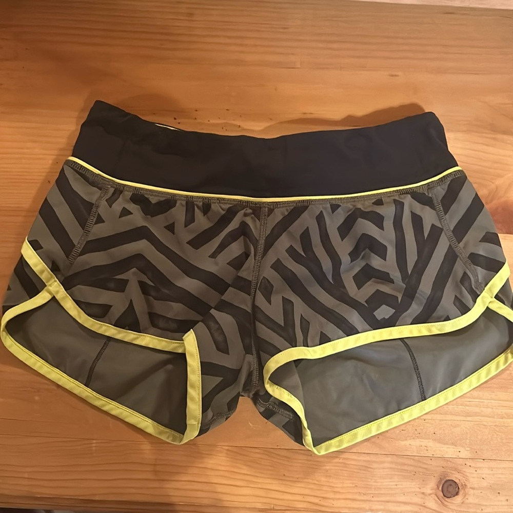 Lululemon Speed Up Lined Short 2.5’’ - size 2